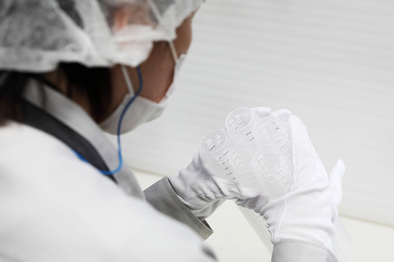 高品質を裏付ける優秀な成形技術者(1級射出成形技能士)