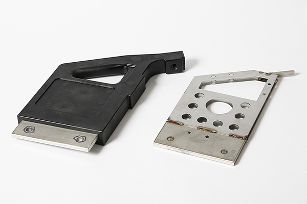 肉厚インサート成形品 画像